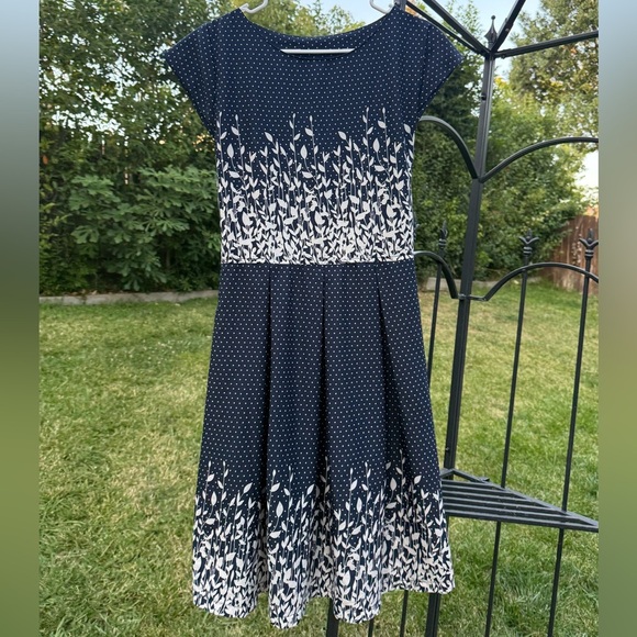 Vintage Dress in Navy and White. Handmade Size 2 or X-Small - Picture 6 of 6